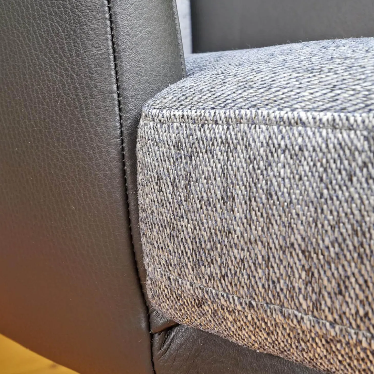 Stuhl Polo Dining Mit Armlehne Sitz Stoff Noah Grau Rücken Leder Normandie Schwarz Füße Eiche Schwarz Gebeizt