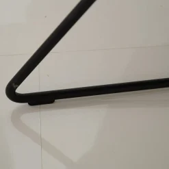 Stuhl SE383 Bezug Stoff 05.217 Blaugrau Metallfuß Lackiert Verkehrsschwarz