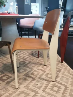 Stuhl Standard Von Jean Prouvé Nussbaum Stahl Pulverbeschichtet Farbe Prouvé Blanc Colombe