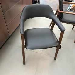 Stuhl Ten Leder Schwarz Gestell Nussbaum Massiv