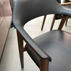 Stuhl Ten Leder Schwarz Gestell Nussbaum Massiv