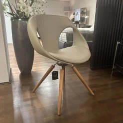 Stuhl UP Chair Leder 7 Beige 4 Fuß Gestell Nussbaum Drehbar