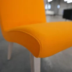Stuhl Vostra Wood Bezug Divina 3 Farbe 426 Papaya Gestell Eiche Weiß Pigmentiert Geölt