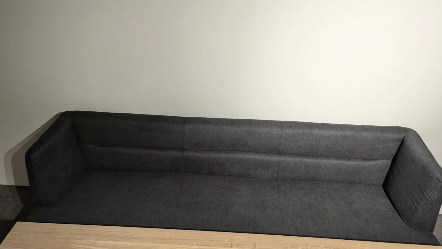 Stuhlgruppe 6222 Mit Bank Stoff 0565 82 Fango Grau Gestell Metall Schwarz Inklusive 2 Kissen