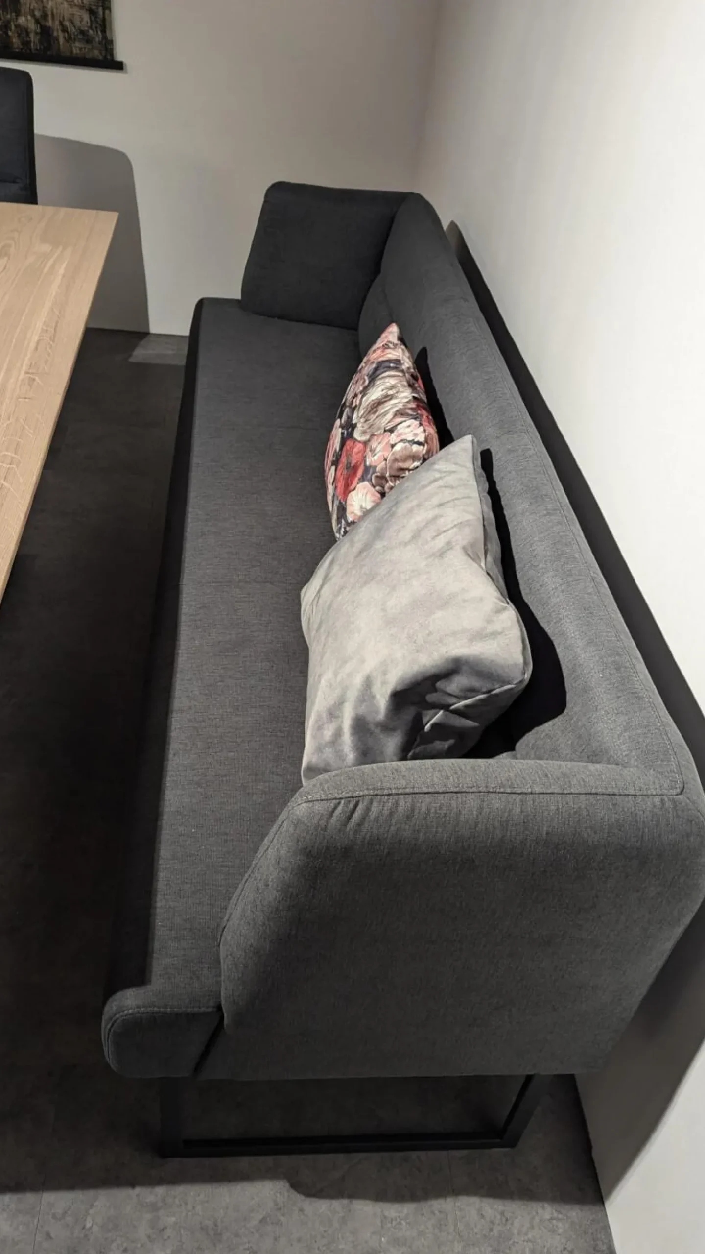 Stuhlgruppe 6222 Mit Bank Stoff 0565 82 Fango Grau Gestell Metall Schwarz Inklusive 2 Kissen