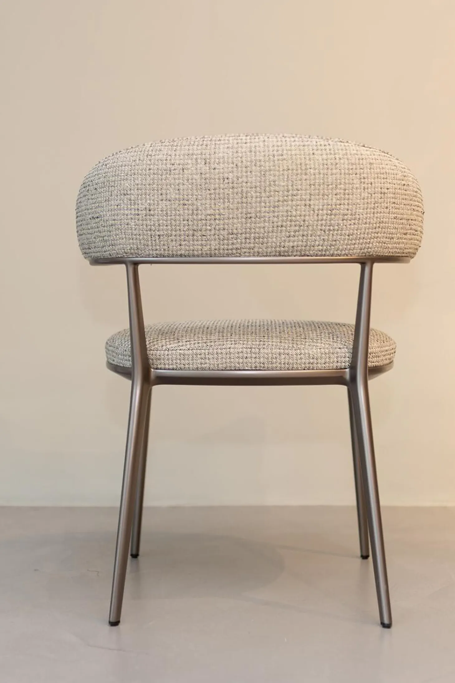 Stuhlgruppe Caratos Bezug Stoff Liseo Grau 2552115 Gestell Aluminium Bernstein Lackiert