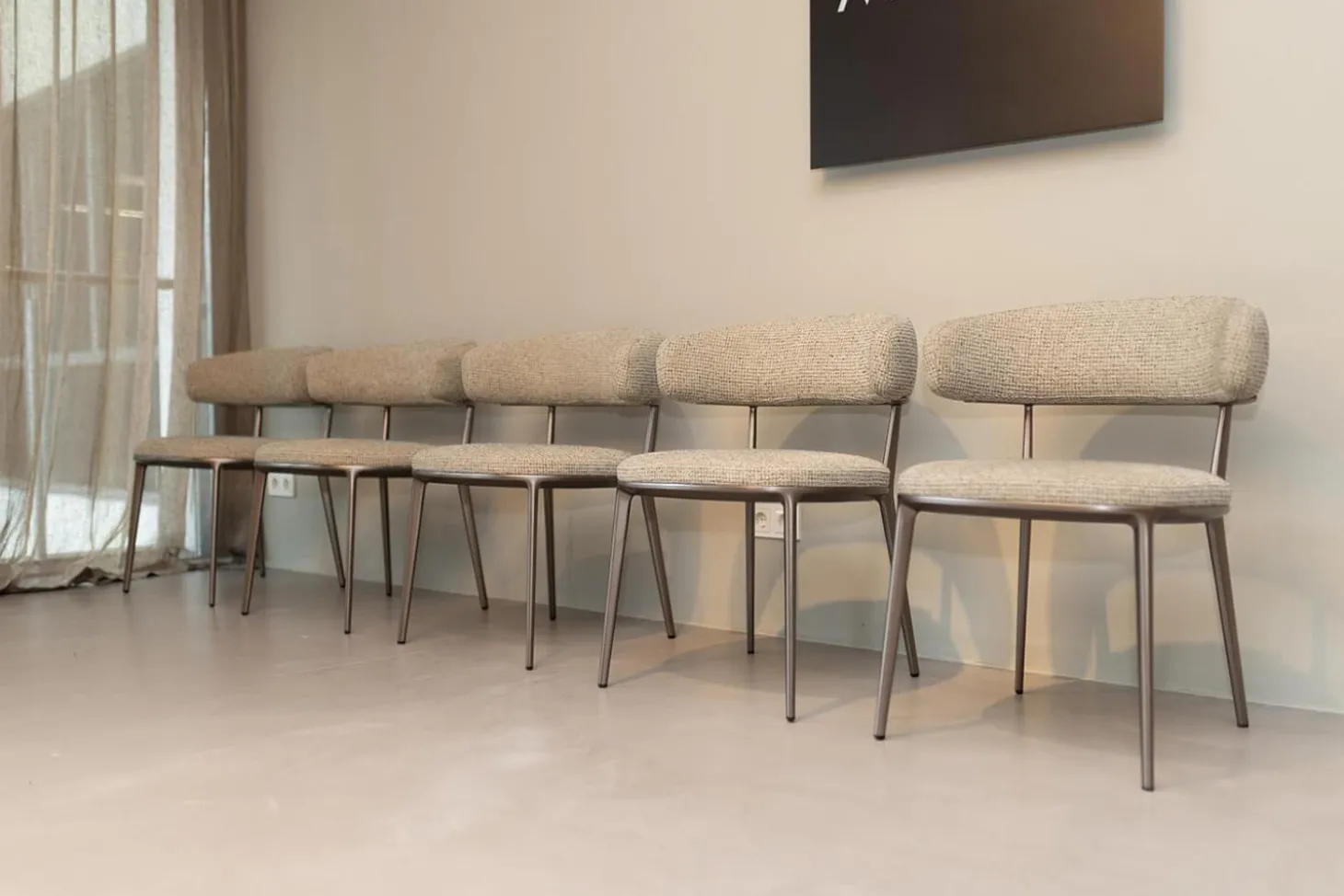 Stuhlgruppe Caratos Bezug Stoff Liseo Grau 2552115 Gestell Aluminium Bernstein Lackiert