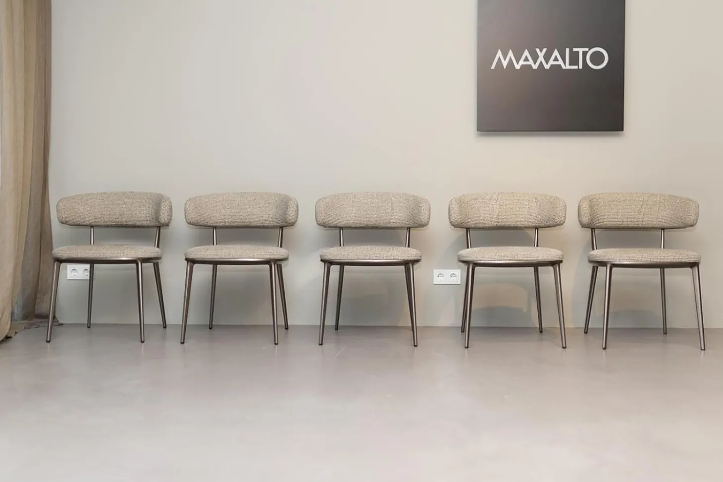 Stuhlgruppe Caratos Bezug Stoff Liseo Grau 2552115 Gestell Aluminium Bernstein Lackiert