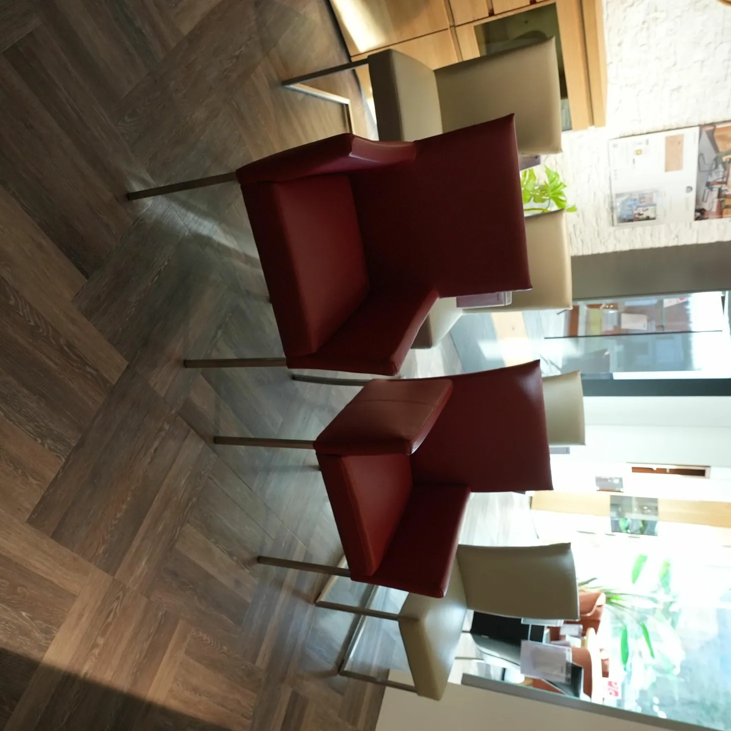 Stuhlgruppe Nova Stuhlwerk Leder Tendens Paprika Rot Und Kiesel Grau Gestell Edelstahl Quadratisch