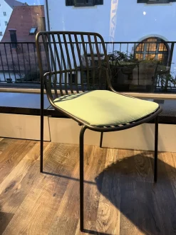 Stuhll Crona Steel 6340 Vierfußstahlgestell Sitzlamellen Aus Flachstahl Lava Schwarz Mit Sitzkissen Stoffbezug 6/0310840 Patio Farbe 840 Grün