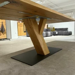 Säulenesstisch Asteiche Hartwachsöl Natur Fuß Metallplatte