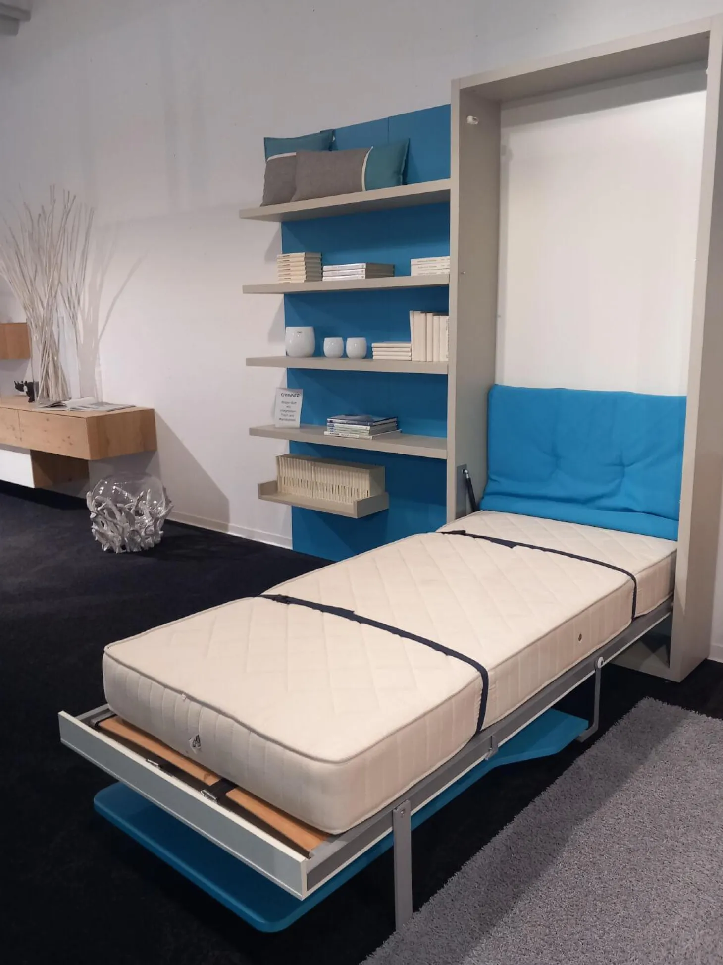 Systemwand Telemaco Strukturlack Canapa Hellblau Und Weiss Mit LED Beleuchtung Und Intrigierten Klappbett Ohne Dekoration