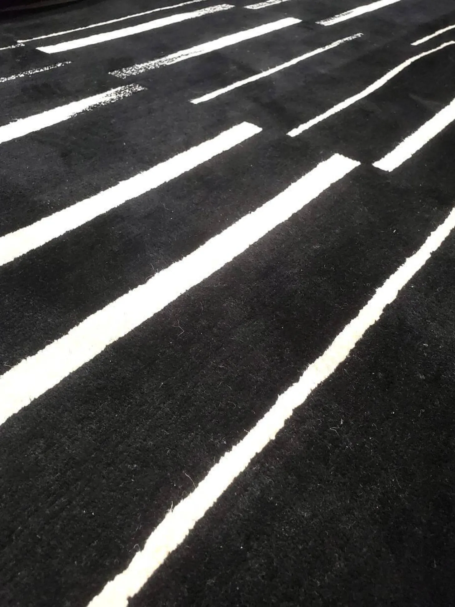 Teppich Raja Tibarto 100 Farbe G727C OCC White Schwarz Mit Weißen Linien