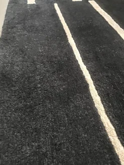 Teppich Raja Tibarto 100 Farbe G727C OCC White Schwarz Mit Weißen Linien