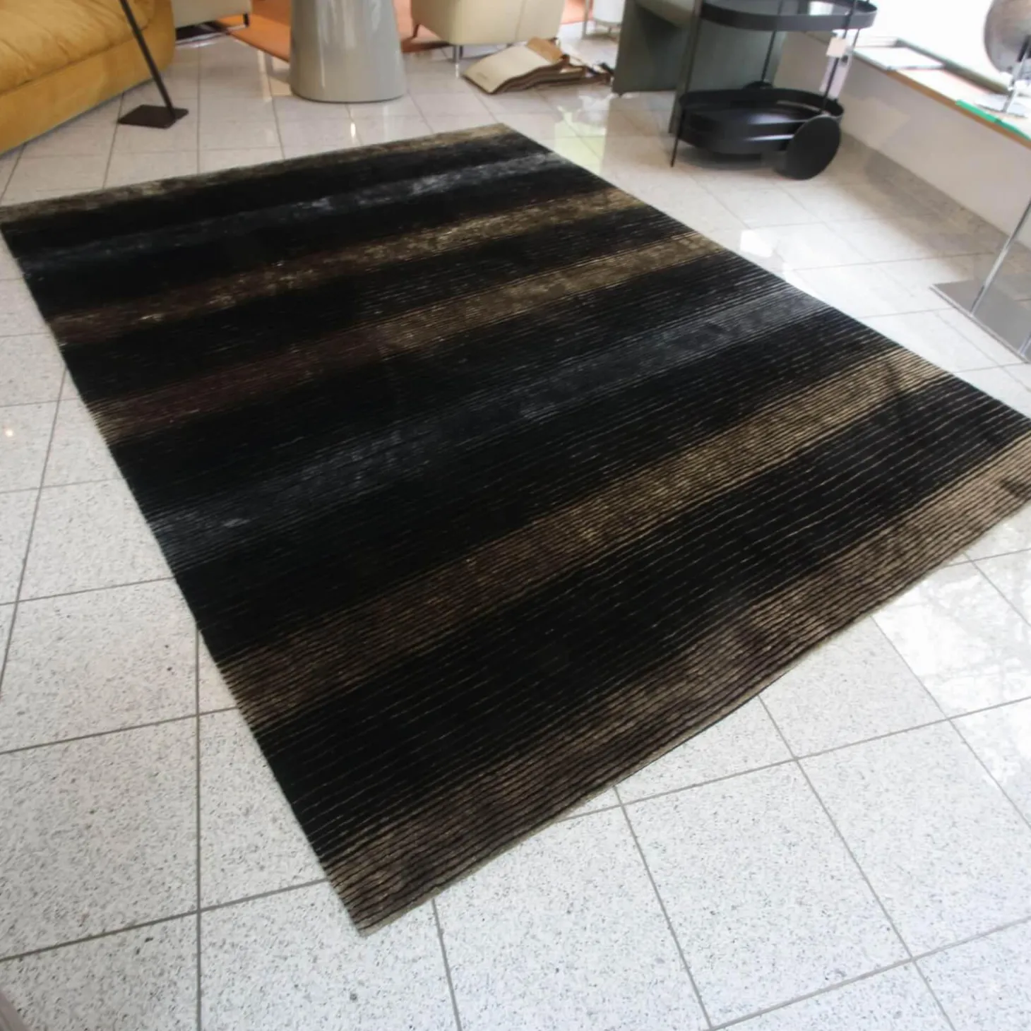 Teppich Tendenza Takama 69 Grün Schwarz Handgeknüpft