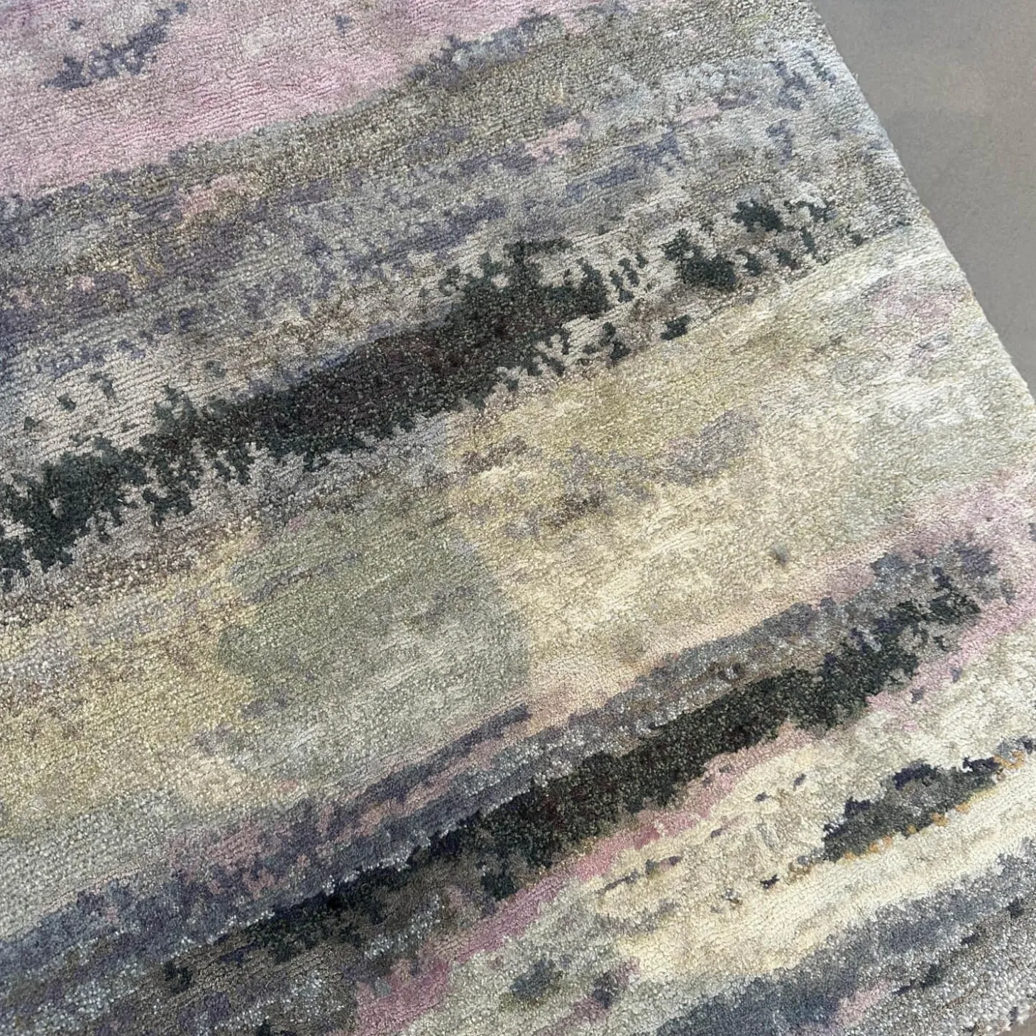 Teppich 200x300 Legends Of Carpets Yungiyungi Wolle Seide Brennnessel Rosa Grün Grau