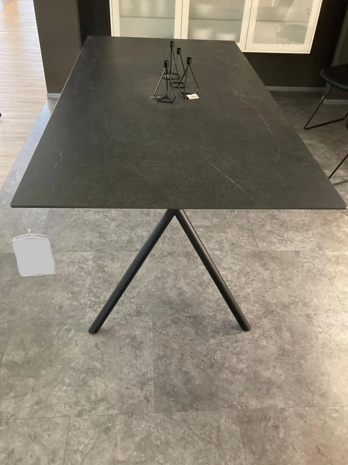 Tisch Aiven Platte Dekton 1 D1205 Laos Industrial Anthrazit Gestell Metall Schwarz Pulverbeschichtet