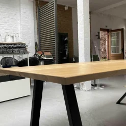 Tisch Albert Natur Eiche 2-geteilte Platte Schwarzes Gestell