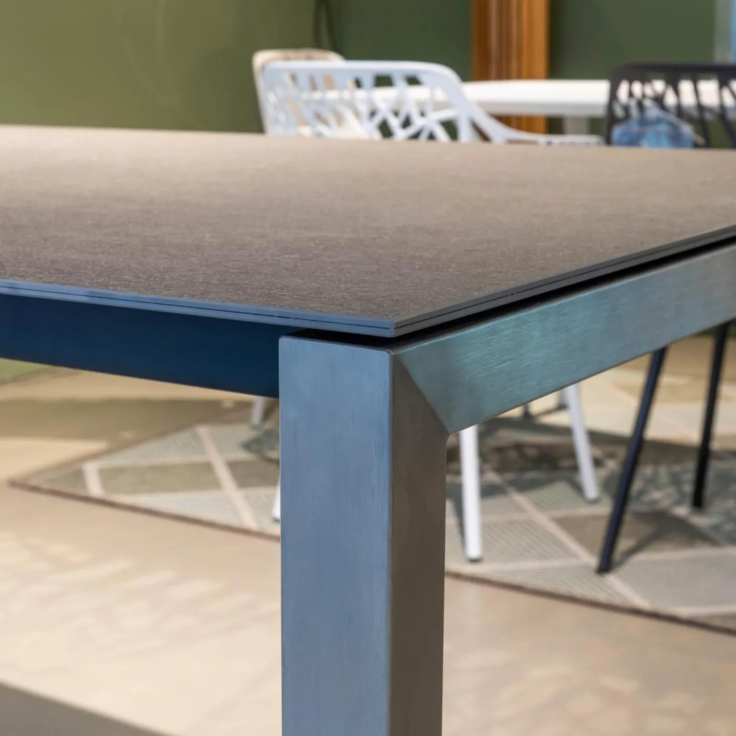 Tisch Basso Gestell Edelstahl Platte Keramik Basalt