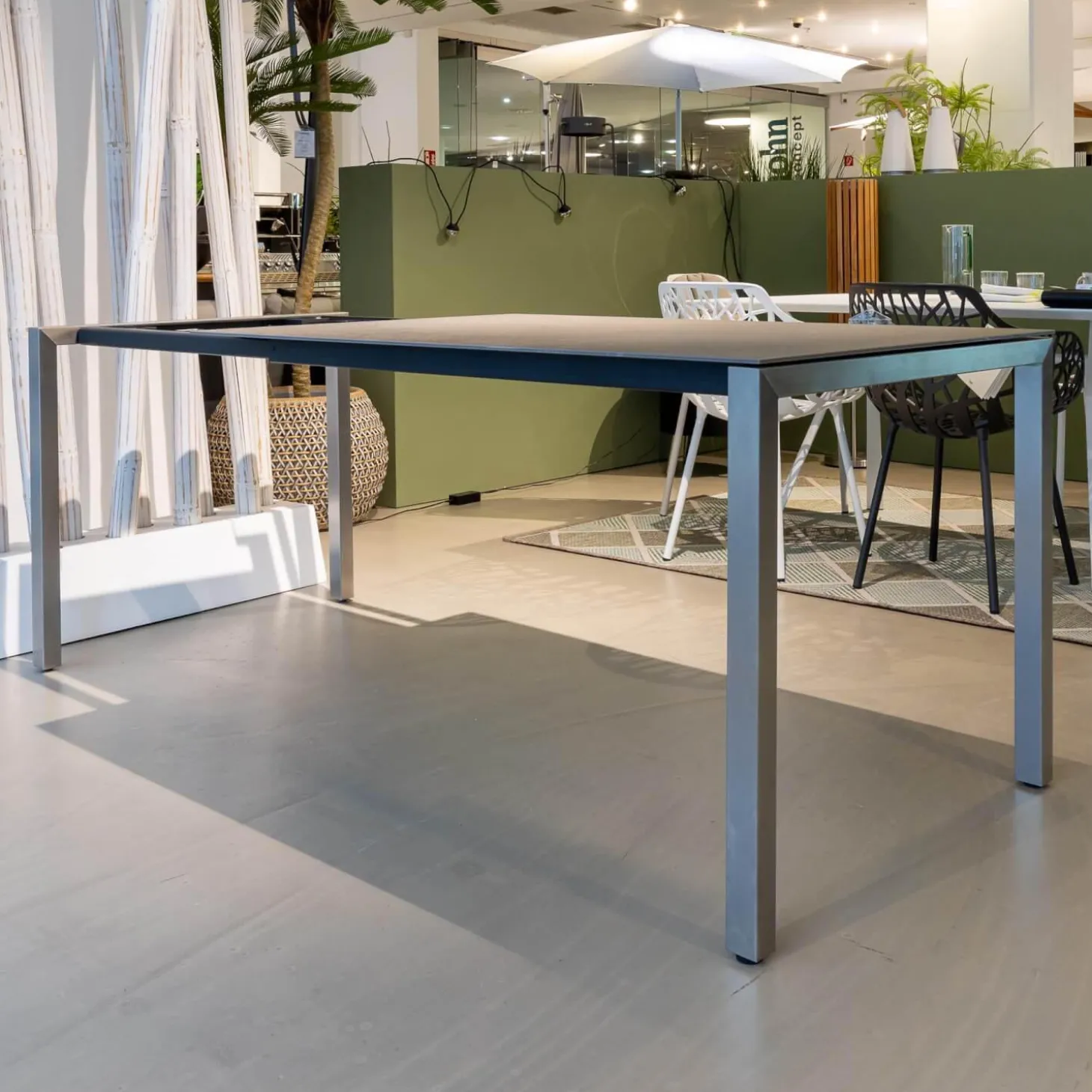 Tisch Basso Gestell Edelstahl Platte Keramik Basalt