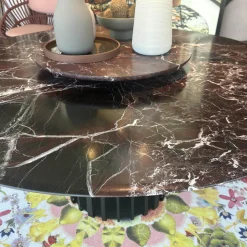 Tisch BC 07 Basket Platte Stein Rosso Lepanto Schwarz Rot Streben Tiefschwarz Schwarz Mit Drehteller Lazy Susan