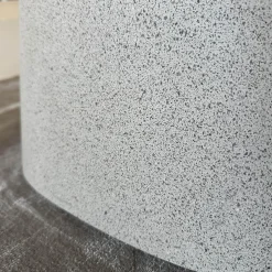 Tisch Bridge Platte Eiche Rohholzeffekt Lackiert Untergestell Beton Creme