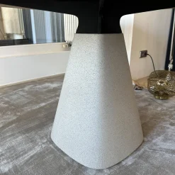 Tisch Bridge Platte Eiche Rohholzeffekt Lackiert Untergestell Beton Creme