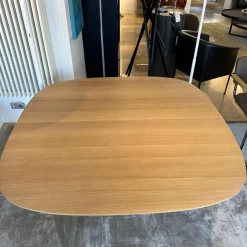 Tisch Bridge Platte Eiche Rohholzeffekt Lackiert Untergestell Beton Creme