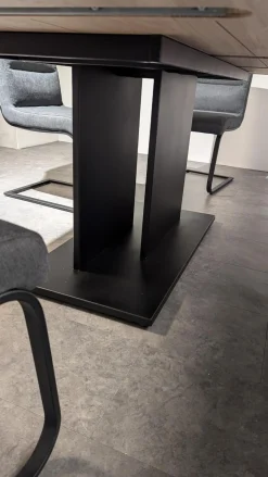 Tisch Cassia Tischplatte 0434 Wildeiche Bianco Massiv Fuß 0681 Metall Schwarz