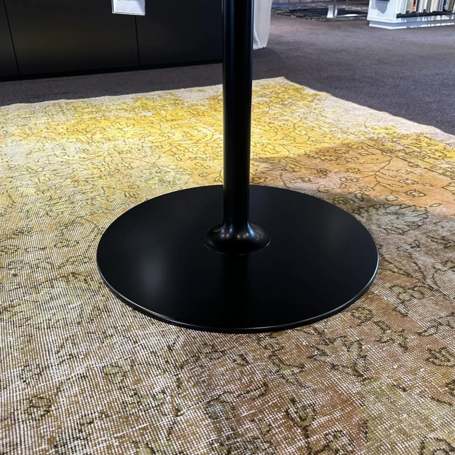 Tisch Dizzie Laminat Fenix Schwarz Tischplatte Medium Density Fireboard Schwarz Lackiert Gestell Stahl Schwarz Matt Lackiert