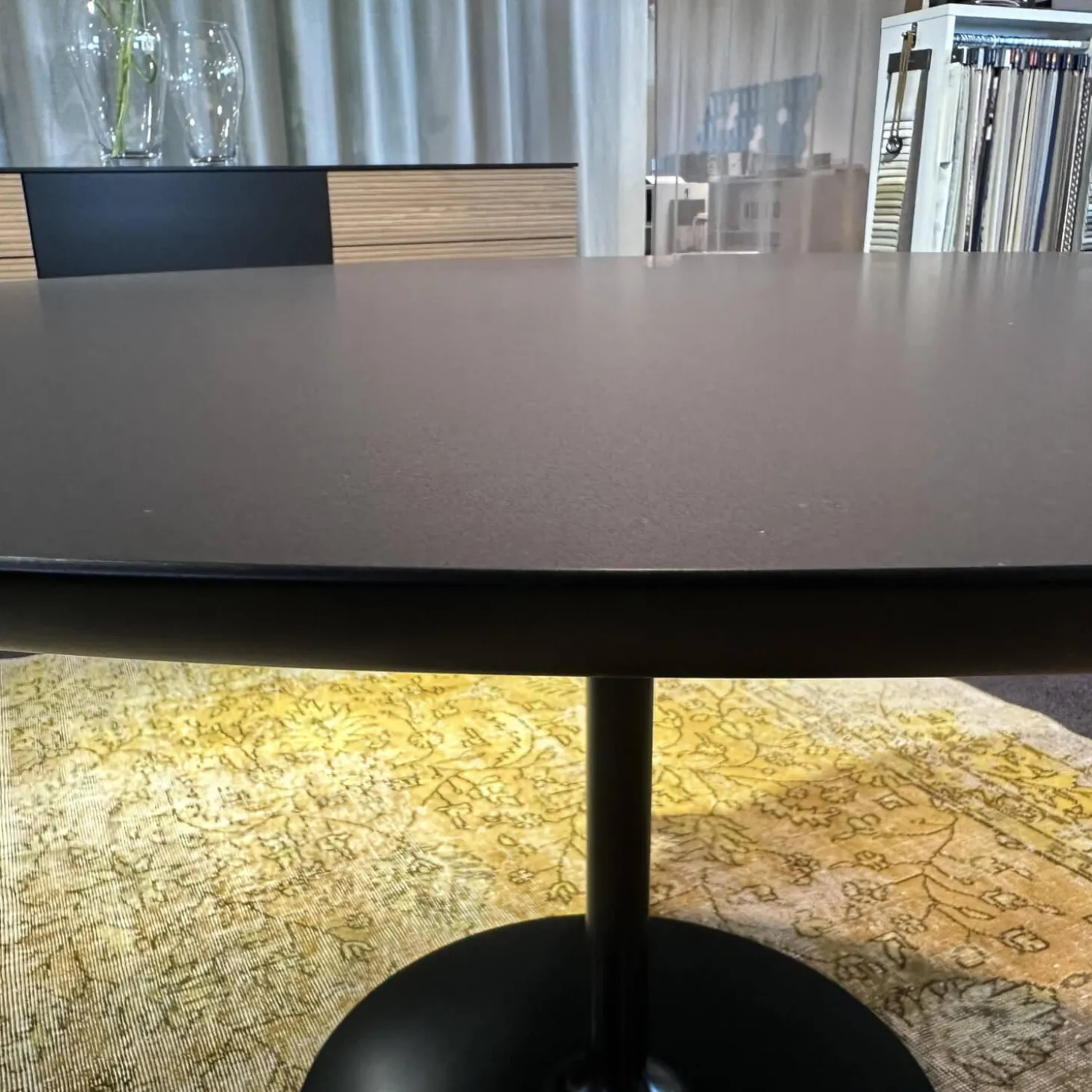 Tisch Dizzie Laminat Fenix Schwarz Tischplatte Medium Density Fireboard Schwarz Lackiert Gestell Stahl Schwarz Matt Lackiert