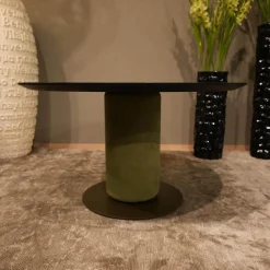 Tisch Gaia Platte Räuchereiche Massiv Schwarz Geölt Bodenplatte Stahl Oliv Pulverbeschichtet