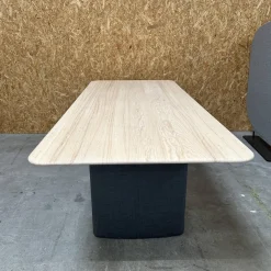 Tisch Ipa Platte Esche Natur Gestell Grau Mit Stoff Bezogen