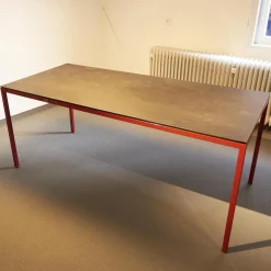 Tisch M 38 Platte Eternit Anthrazit Geölt Gestell Stahlrohr Pulverbeschichtet Rot