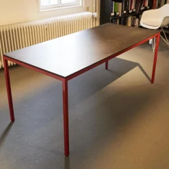 Tisch M 38 Platte Eternit Anthrazit Geölt Gestell Stahlrohr Pulverbeschichtet Rot