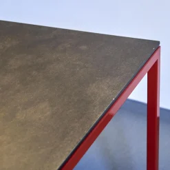 Tisch M 38 Platte Eternit Anthrazit Geölt Gestell Stahlrohr Pulverbeschichtet Rot