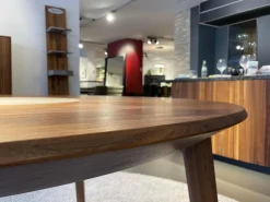 Tisch Miro Nussbaum Natur Geölt Drehteller Keramik Phedra Grau