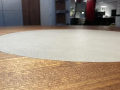 Tisch Miro Nussbaum Natur Geölt Drehteller Keramik Phedra Grau