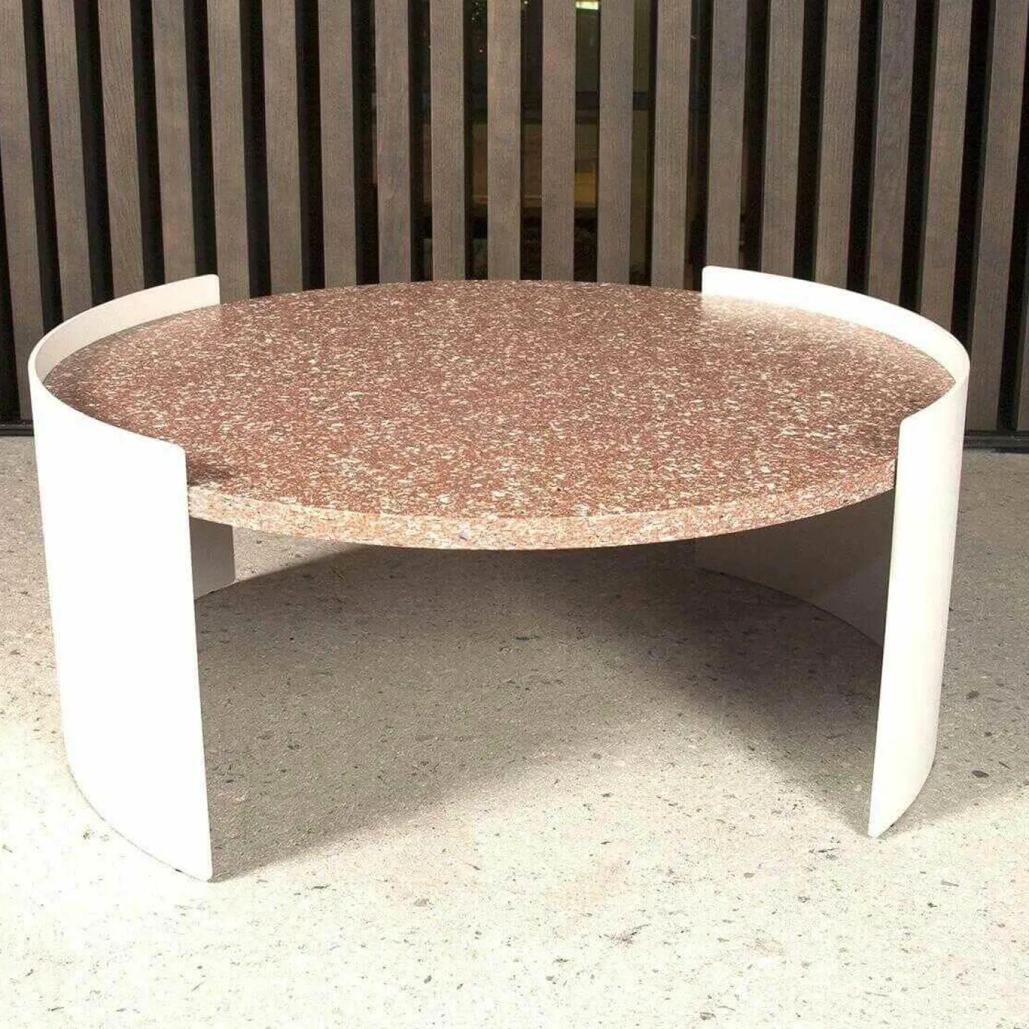 Tisch Mod. 554 Bowy Outdoor Weiß Rot Gestell Aluminium Elfenbein Gebeizt Gaufriert