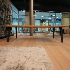 Tisch Nightingale Platte Eiche Massiv Gebürstet Und Geölt Gestell Metallfüße Aus Stahl