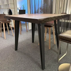 Tisch Nightingale Räuchereiche Massiv Gebürstet Schwarz Braun Geölt Mit Baumkante Flachstahlgestell