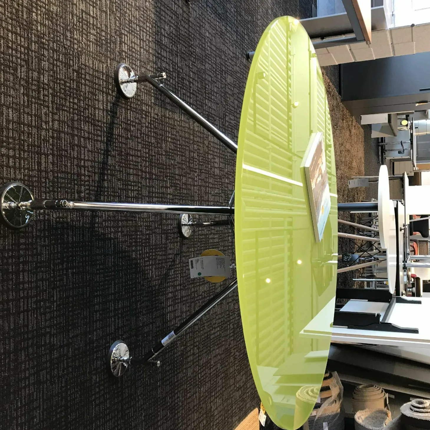 Tisch Nomos Rund Glas Grün Gestell Verchromt