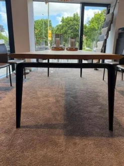 Tisch Odessa Massivholz Eiche Natur Gestell Schwarz