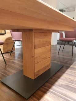 Tisch Solantis Asteiche Massiv Natur Geölt Platte Akzent Korkeiche Innenrinde Klarglas Bodenplatte Metall Schwarz