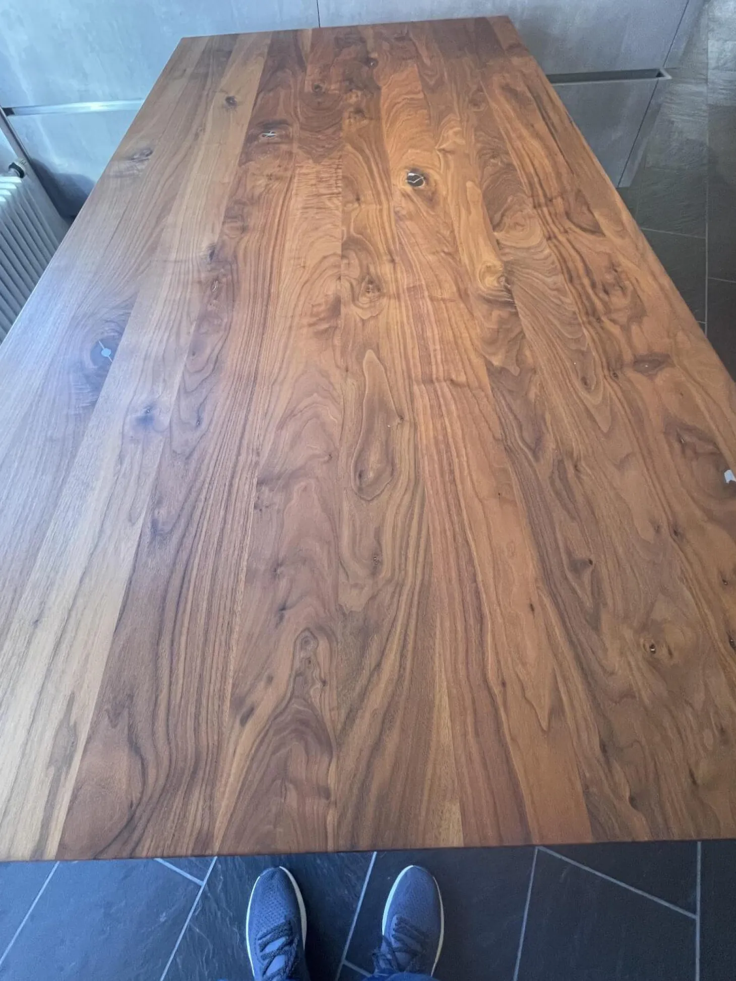 Tisch Theben 3000 Platte Astiger Nussbaum Gestell Stahl Geschliffen Matt Lackiert Schwarz