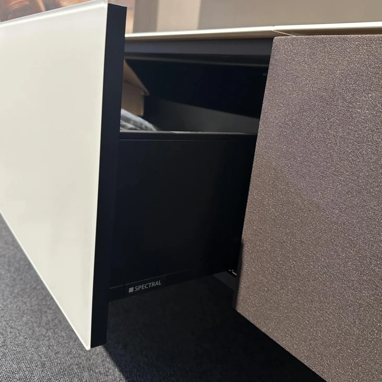 TV Kombination Ameno Korpus Lack Black Schwarz Front Glas Metallic Bronze Und Stoff Carbon Glas Snow Weiß