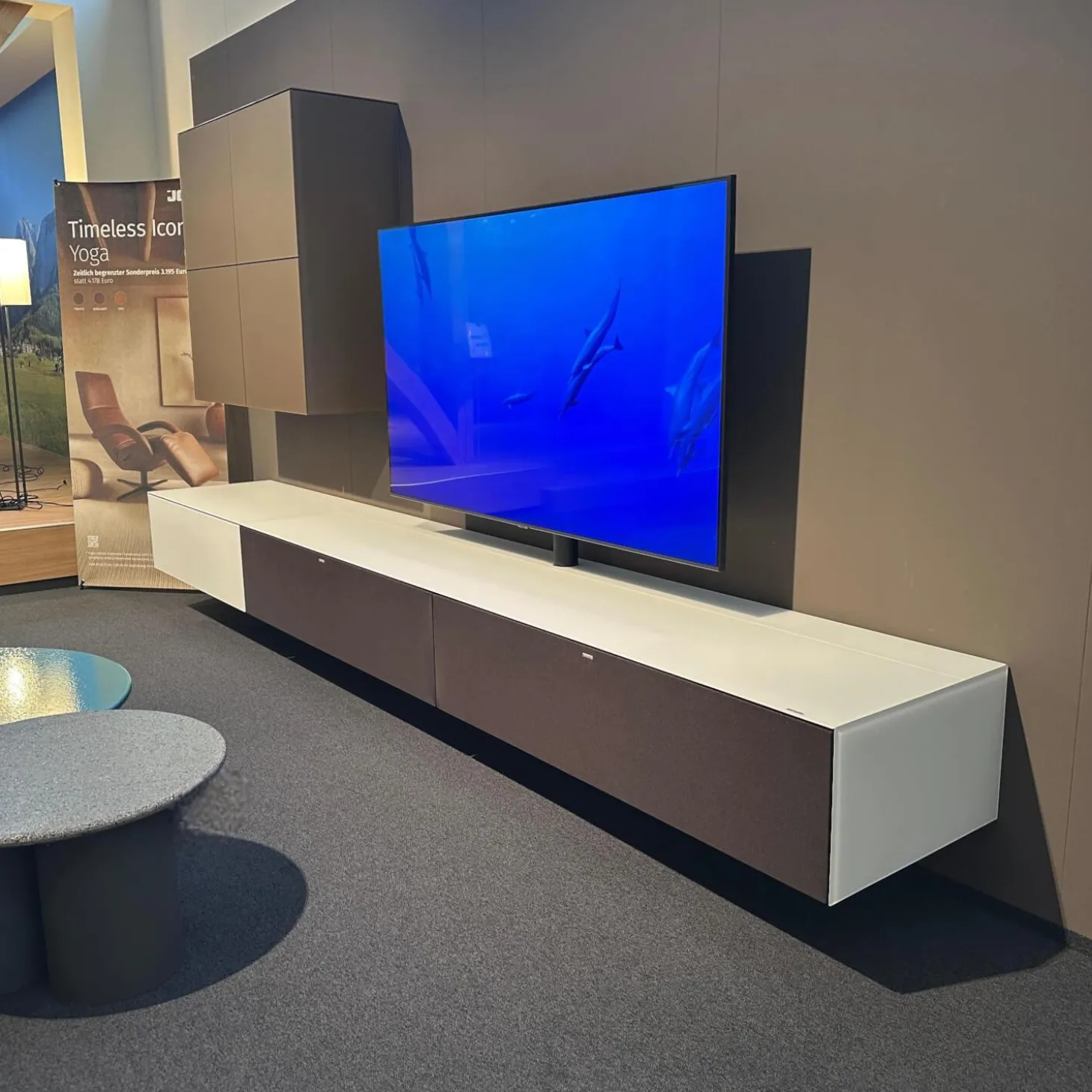 TV Kombination Ameno Korpus Lack Black Schwarz Front Glas Metallic Bronze Und Stoff Carbon Glas Snow Weiß