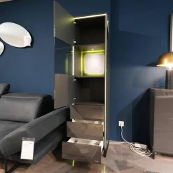 Vitrine 71812 Schiefergrau Hochglanz Kufe Metall Schwarz Inklusive Beleuchtung