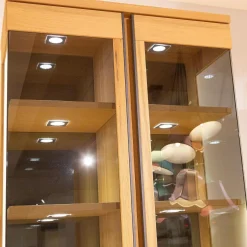 Vitrine Barola Eiche Rustico Hell Geölt Gebürstet Furnier Mit Spiegelrückwand Und Beleuchtung