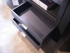 Vitrine Bordeaux Europäische Wildkirsche Massiv Rückwand Lachsrot Reliefstruktur Anthrazit